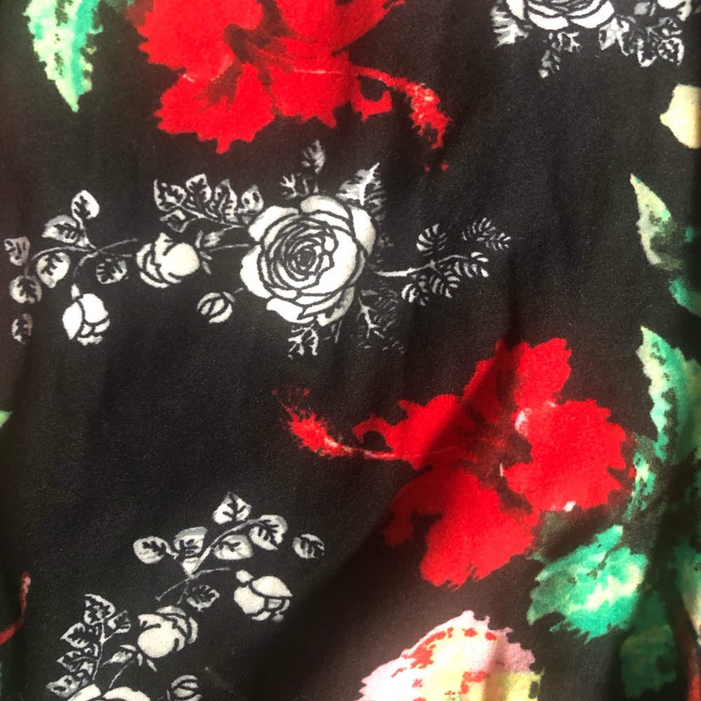 NWT Black and red floral dolphin shorts - Picture 3 of 4